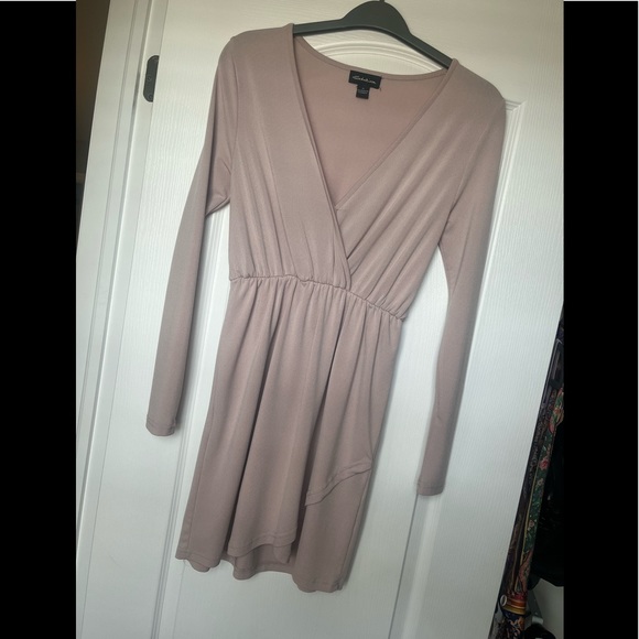 Dress color is rose - Picture 2 of 2